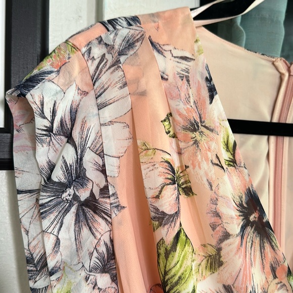 Eliza J || Asymmetrical Hi-Low Floral Maxi Dress - Picture 4 of 8